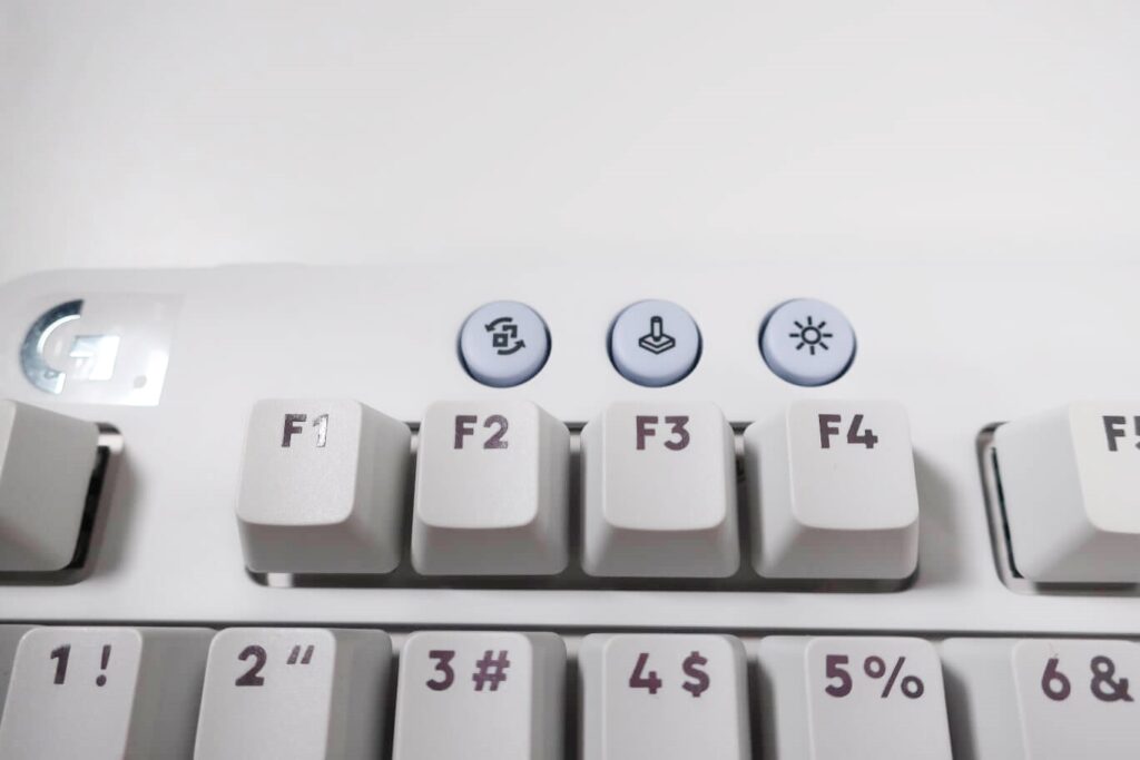 G715 メカニカルキーボード ホワイト G715 TKL Mechanical Wireless Keyboard with RGB | Logitech G