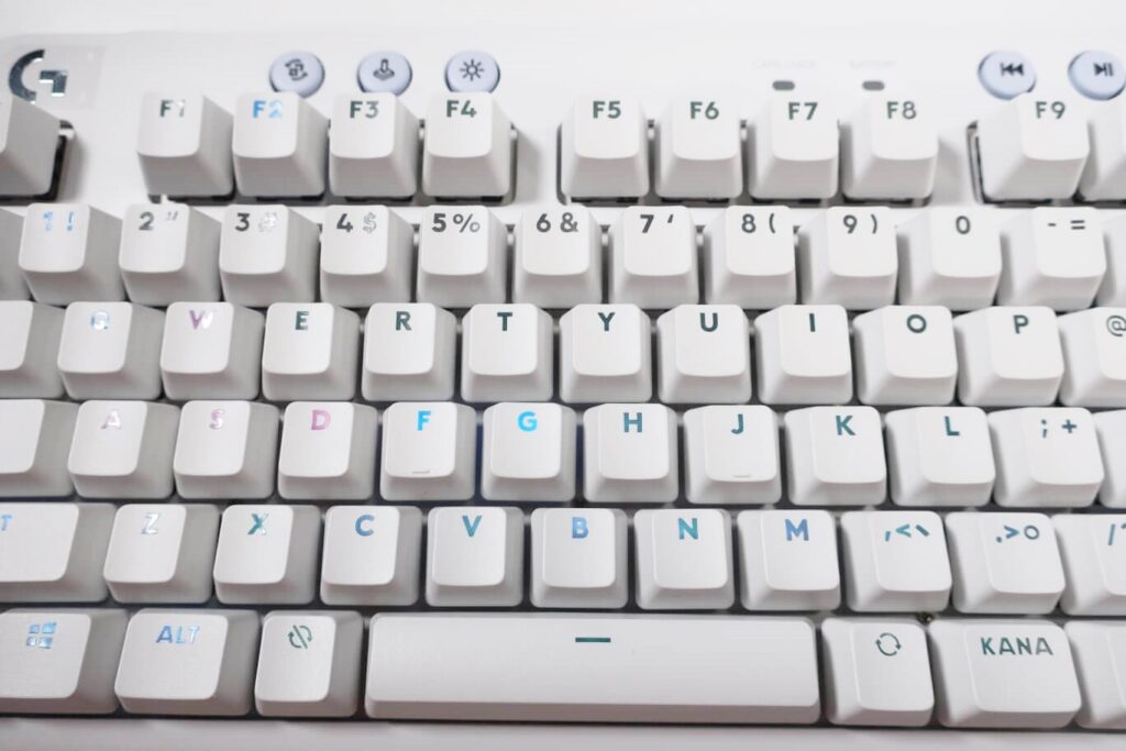 白くてかわいいメカニカルキーボード ロジクールのG715は実に美しい